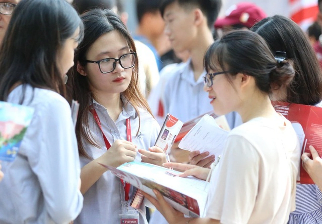 Mỗi năm, hàng trăm nghìn học sinh lớp 9 bước vào kỳ thi tuyển sinh vào lớp 10 công lập như bước vào một “trận chiến” (Ảnh minh họa: D.T).