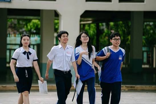 Đề môn toán thi tốt nghiệp THPT 2025