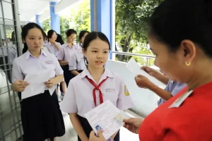 Thí sinh dự thi vào lớp 10 tại TP.HCM năm 2025 - Ảnh: NHƯ HÙNG