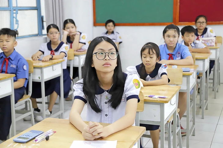 Thí sinh dự khảo sát lớp 6 Trường THCS-THPT Trần Đại Nghĩa năm 2025 - Ảnh: ANH KHÔI