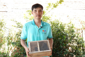 Nuôi cả đàn côn trùng cho mật thơm lừng, 9X Cần Thơ thu bộn tiền