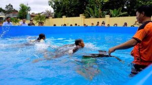 Qũy phát triển tài năng Việt trao tặng hồ dạy bơi miễn phí