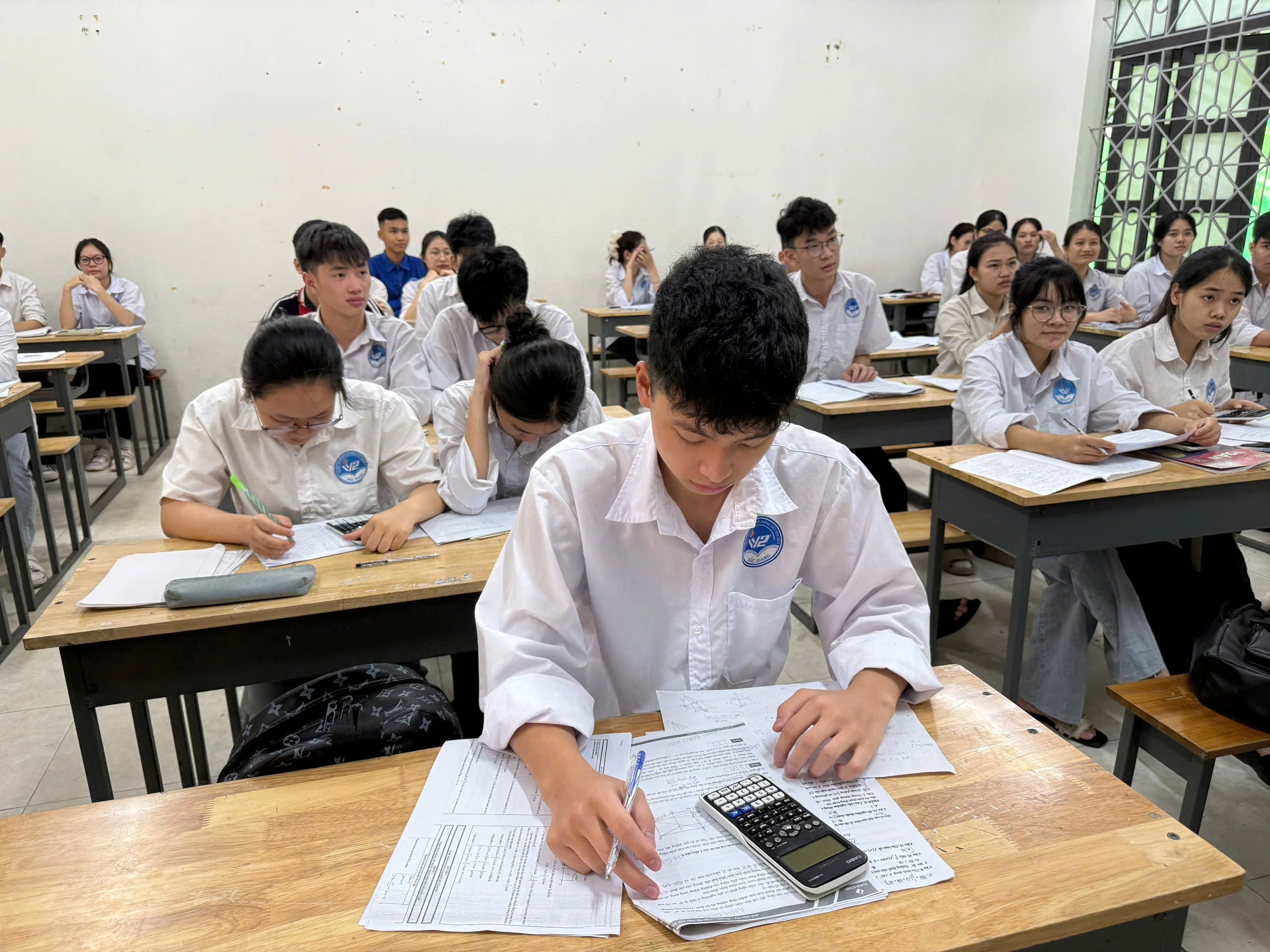 Học sinh lớp 12 tại Bắc Giang ôn thi tốt nghiệp THPT. Ảnh: Tuệ Nguyễn