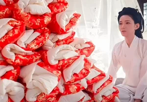 Phim ngắn Trung Quốc gây sốc với chi tiết nữ chính sinh 99 người con, xếp chồng lên nhau như núi. ẢNH: CHỤP MÀN HÌNH