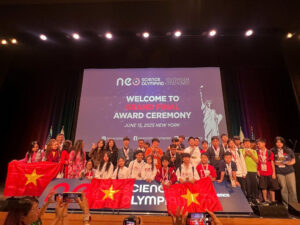 Đoàn Việt Nam tại Olympic Khoa học Quốc tế NEO. Ảnh: Trường Tiểu học và THCS FPT
