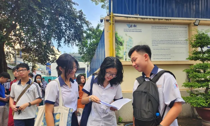 Thi tuyển lớp 10 tại TPHCM: Những vật dụng nào cấm mang vào phòng thi?