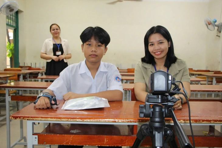 Em Trịnh Viết Công thi vào lớp 10 tại phòng thi đặc biệt, điểm thi Trường THCS Ngô Chí Quốc, TP Thủ Đức - Ảnhh: M.Q.