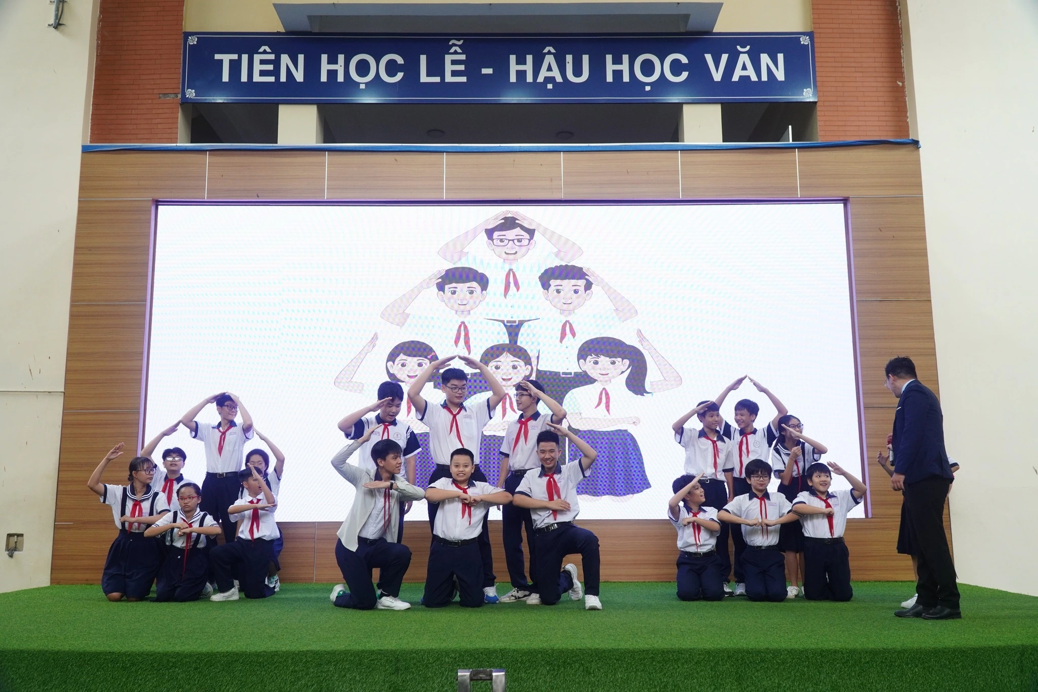 Hoạt động vui chơi rèn luyện của học sinh Trường THCS Lê Văn Tám (quận Bình Thạnh, TP.HCM). ẢNH: T.N
