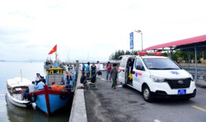 Tăng thêm phương tiện cấp cứu ngoại viện: Không để cấp cứu đường thủy bị lãng quên
