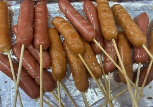 Cách nhận biết thịt lợn bệnh trong xúc xích, giò chả