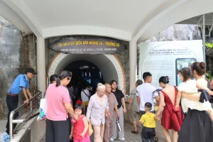 Khu trưng bày Tài nguyên biển, đảo Hoàng Sa - Trường Sa được đông đảo du khách ghé tham quan. ẢNH: BÁ DUY