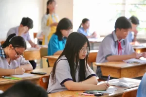 Thí sinh dự kỳ thi lớp 10 tại TP HCM năm 2025. Ảnh: HOÀNG TRIỀU