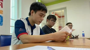 Tài xế xe ôm công nghệ quyết tâm lấy bằng đại học ở tuổi 30