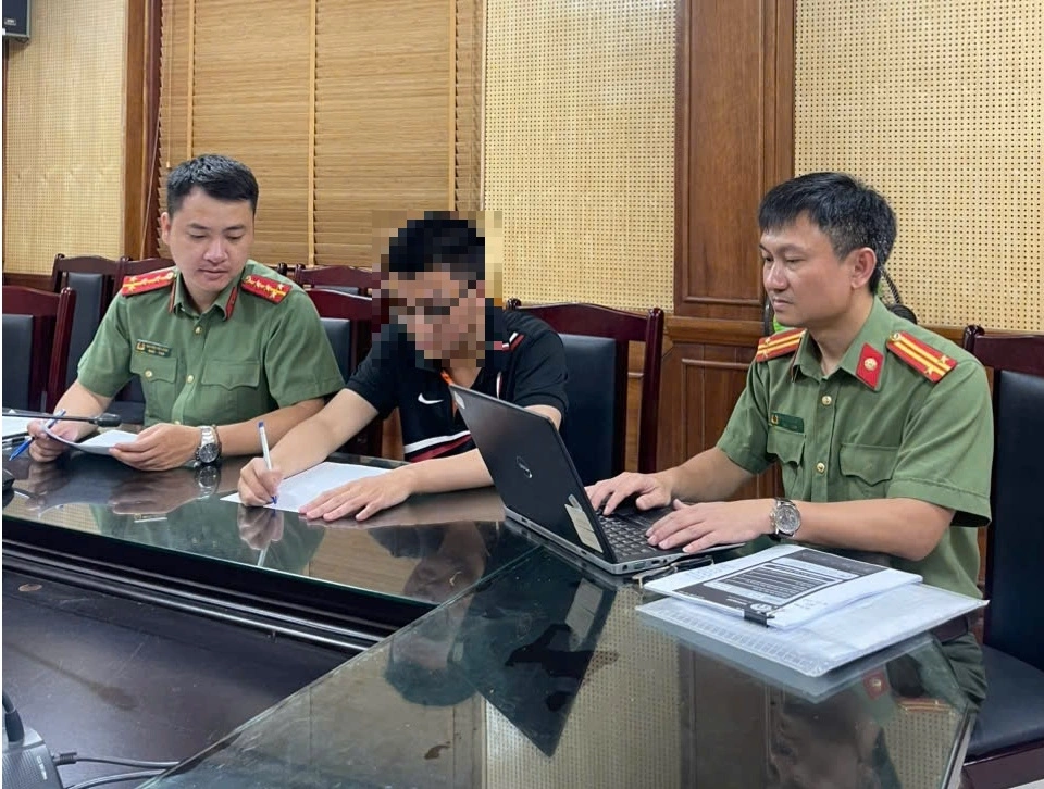 Khởi tố vụ hai thí sinh dùng AI giải đề Toán thi tốt nghiệp THPT 2025