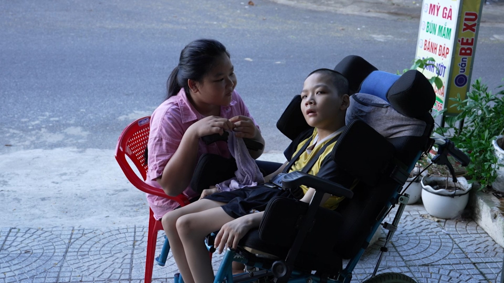 Em Ngô Hồng Bảo Hân (2012), học sinh lớp 8 Trường THCS Nguyễn Văn Linh, TP. Đà Nẵng