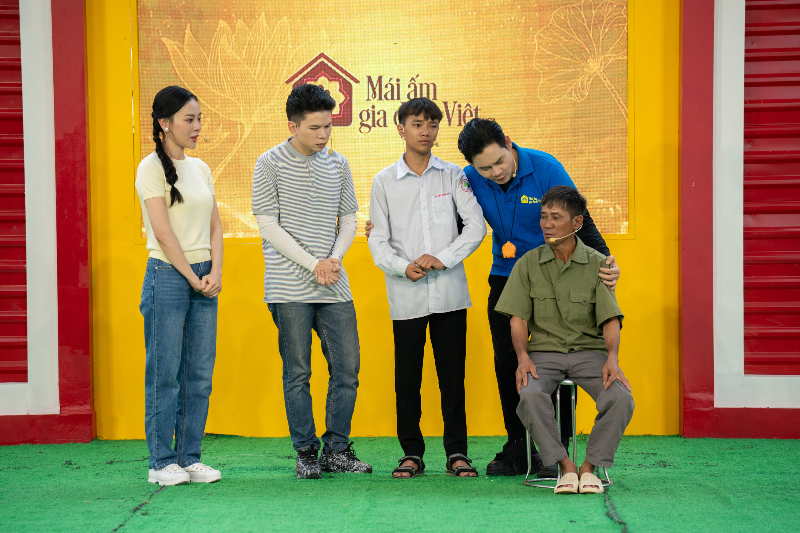 Diễn viên Phương Oanh chia sẻ cùng gia đình Em Vi Quốc Việt Diễn viên Phương Oanh chia sẻ cùng gia đình Em Vi Quốc Việt