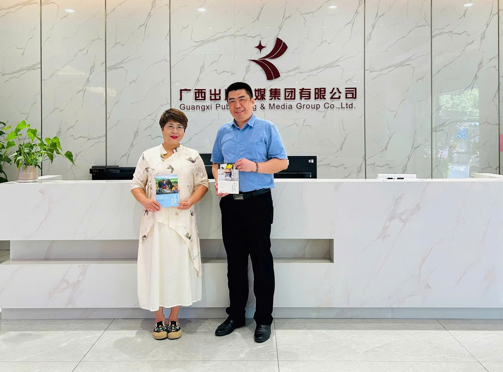 Bà Nguyễn Lệ Chi đại diện Chibooks tại tập đoàn NXB Truyền thông Quảng Tây Ảnh hưởng của sách Trung Quốc – ASEAN 2025 như thế nào?