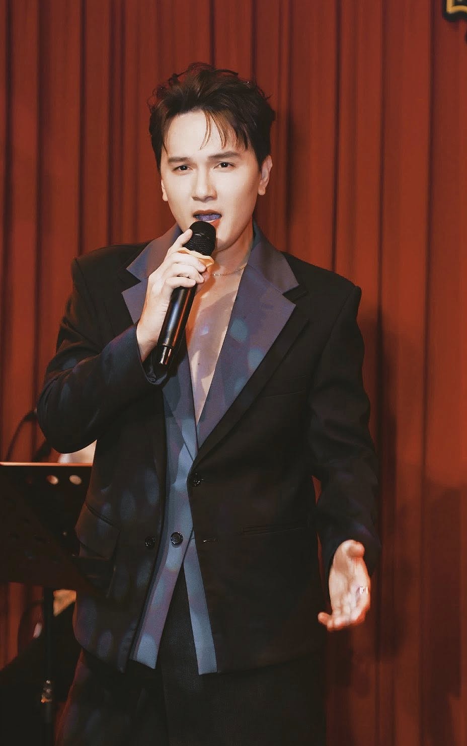 Ca sĩ Khắc Minh