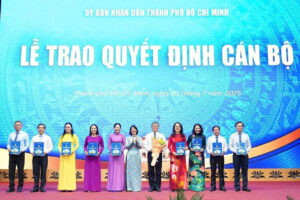 Ban Giám đốc Sở GD-ĐT TPHCM sau sáp nhập gồm Giám đốc Nguyễn Văn Hiếu, các Phó Giám đốc Dương Trí Dũng, Nguyễn Bảo Quốc, Lê Thụy Mỵ Châu, Huỳnh Lê Như Trang, Nguyễn Thị Nhật Hằng, Nguyễn Văn Phong, Trương Hải Thanh, Trần Thị Ngọc Châu, Nguyễn Kế Toại.