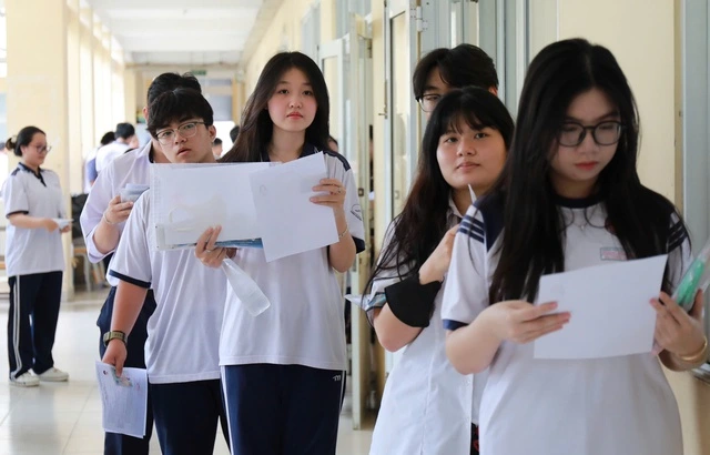 Không còn phòng Giáo dục - Đào tạo, thủ tục chuyển trường THCS, THPT ra sao?