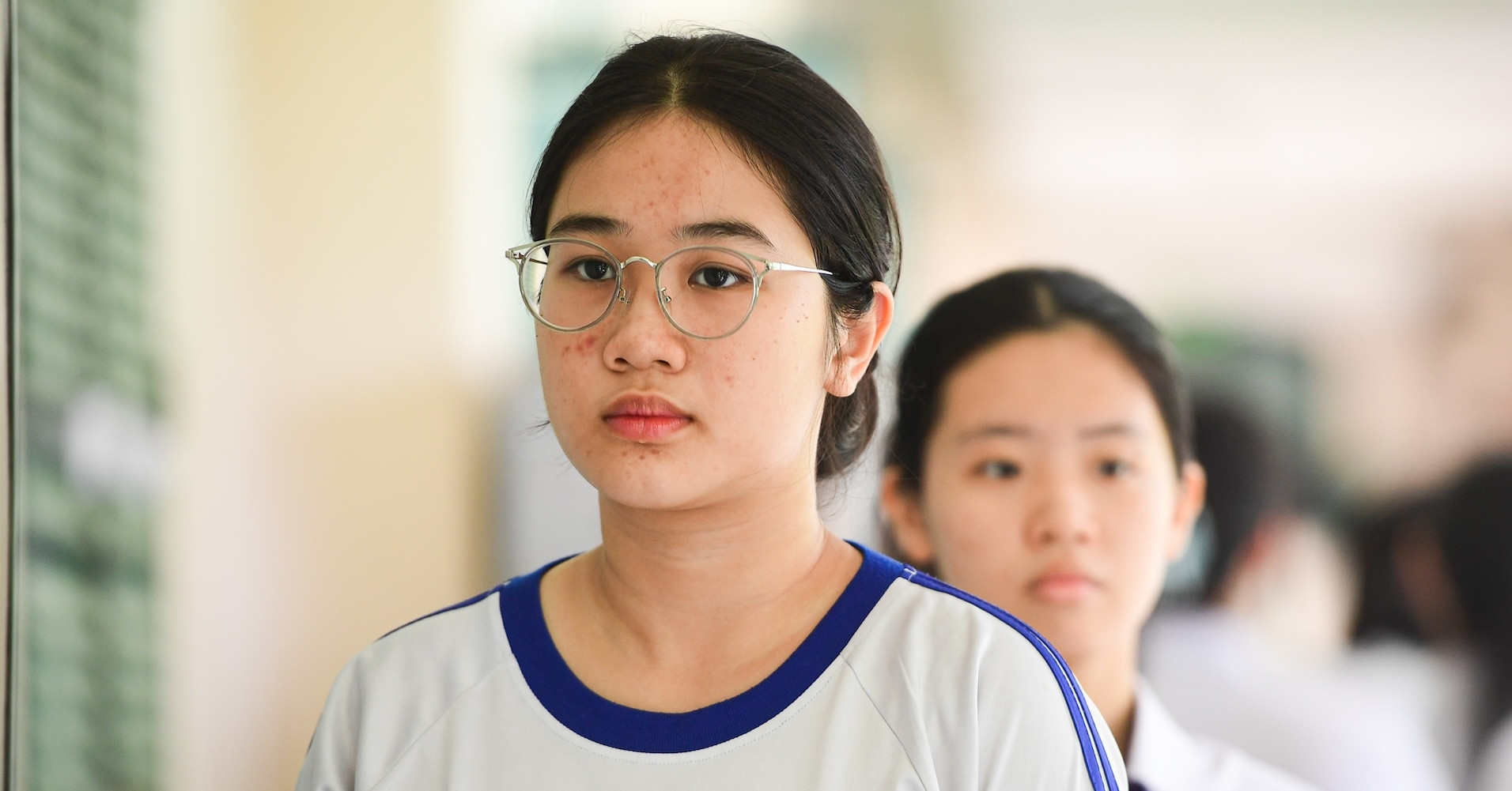 Cô giáo 25 năm dạy chuyên ‘toát mồ hôi’ khi giải đề thi tốt nghiệp môn Tiếng Anh