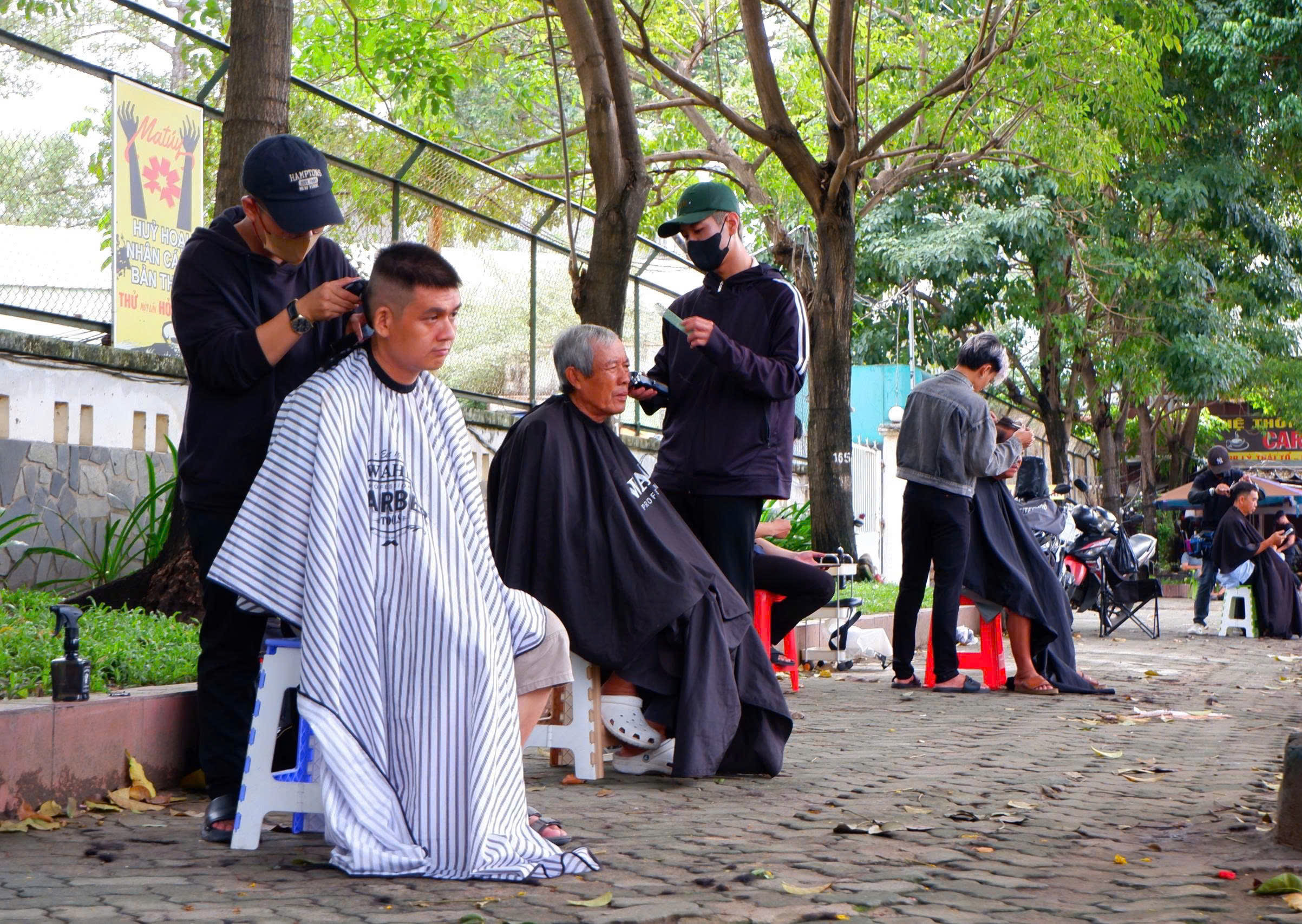 Tiệm tóc yêu thương