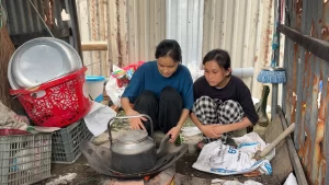 Từ góc bếp nhìn về giảng đường: Hai nữ sinh nghèo và giấc mơ sư phạm