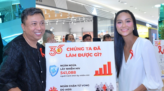 Hoa hậu H'Hen Niê làm điều đặc biệt dù đang mang bầu