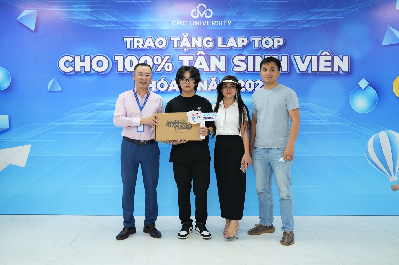 Trường Đại học CMC dành quỹ học bổng 96 tỷ đồng, tặng laptop cho tân sinh viên
