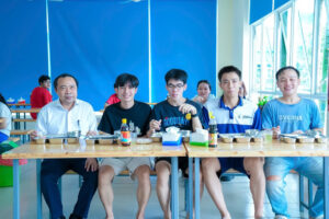 Giám đốc ĐH Quốc gia TPHCM mong muốn sẽ có thêm 1 bếp ăn ở KTX khu A và mong cộng đồng cùng chung tay chia sẻ với sinh viên khó khăn. Ảnh: VNU