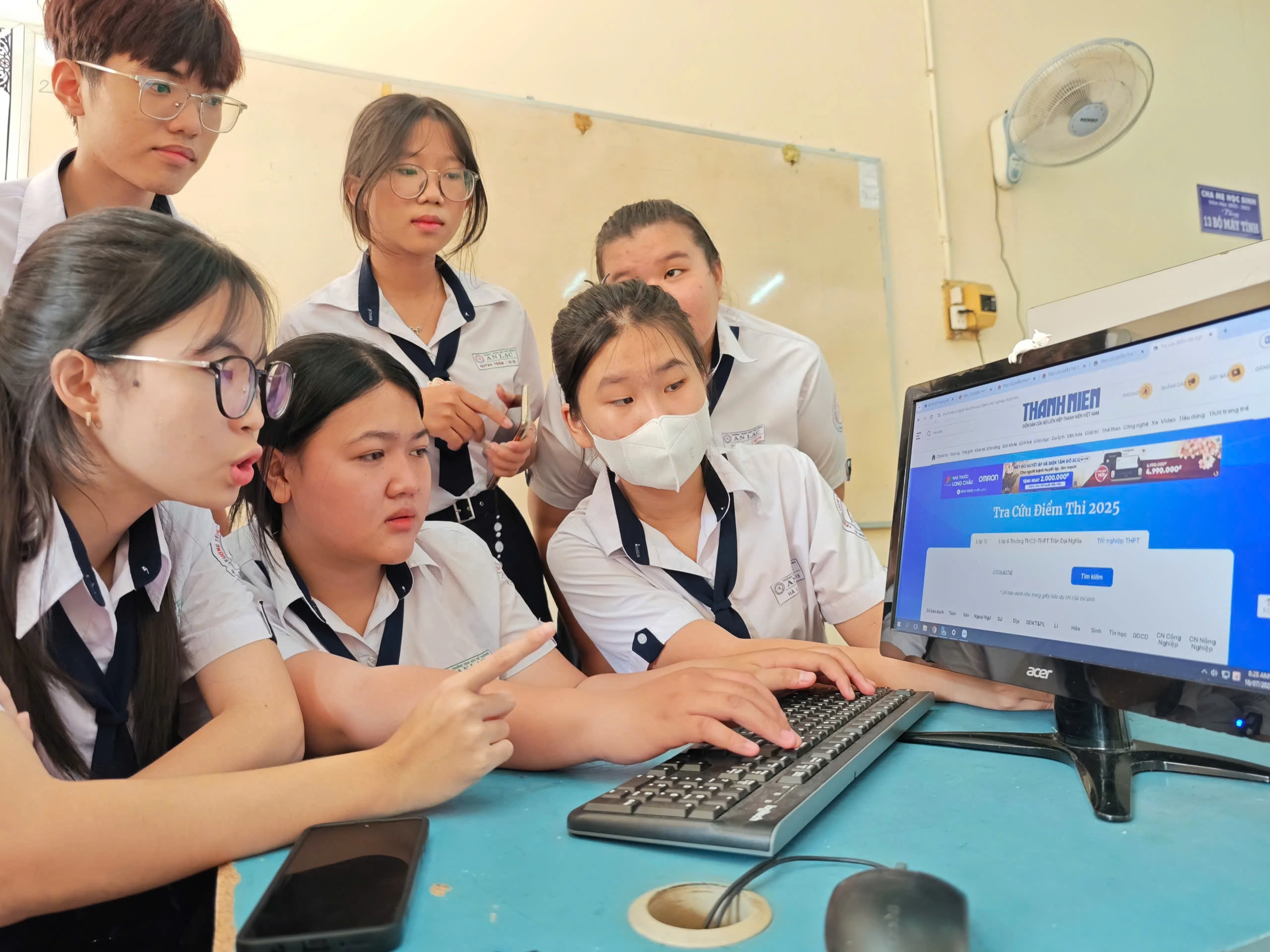 Phổ điểm thi tốt nghiệp THPT 2025: Điểm trung bình, trung vị, độ lệch chuẩn là gì?