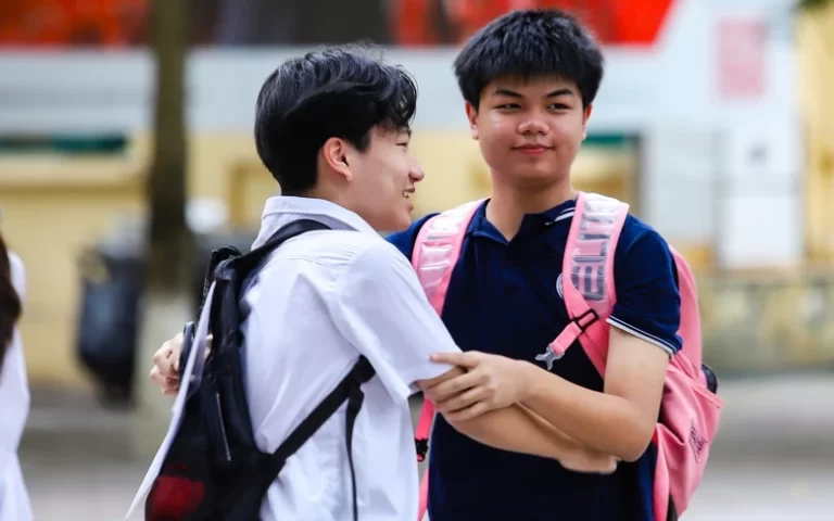 Điểm chuẩn lớp 10 Hà Nội: Nơi 8.5 điểm/môn mới dám mơ, chỗ chỉ hơn 3 điểm/môn đã đỗ