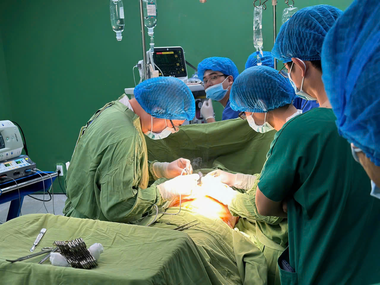 Bác sĩ BV ĐHYD Hoàng Anh Gia Lai giành giật sự sống bệnh nhân vô danh từ tay tử thần