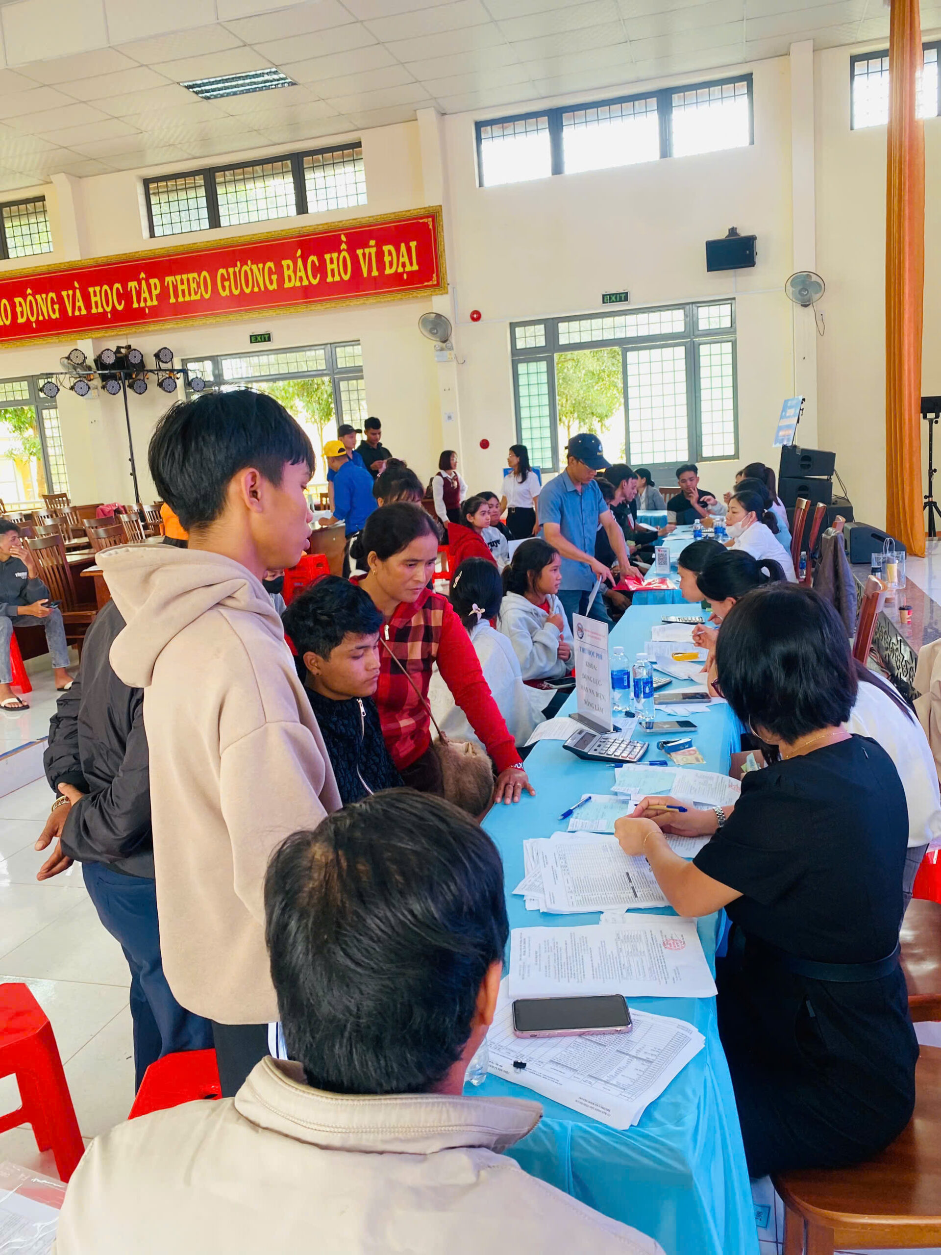 Trường Cao đẳng Gia Lai rộn ràng chào đón hơn 500 tân sinh viên