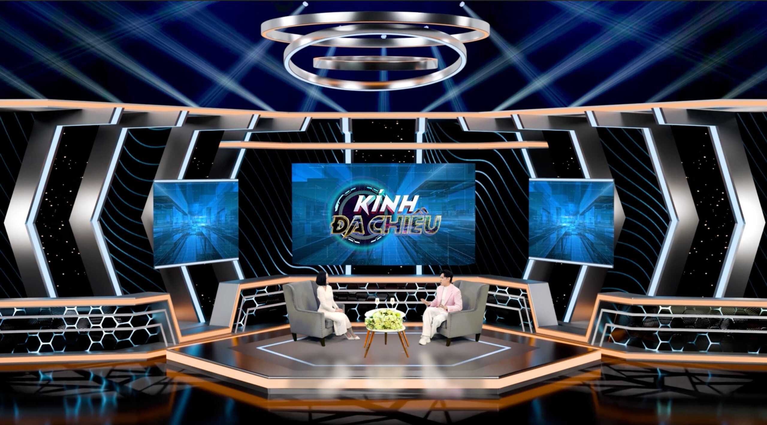Host Minh Ngọc trò chuyện cùng ca sĩ Nguyên Vũ về những hoạt động thiện nguyện của giới trẻ