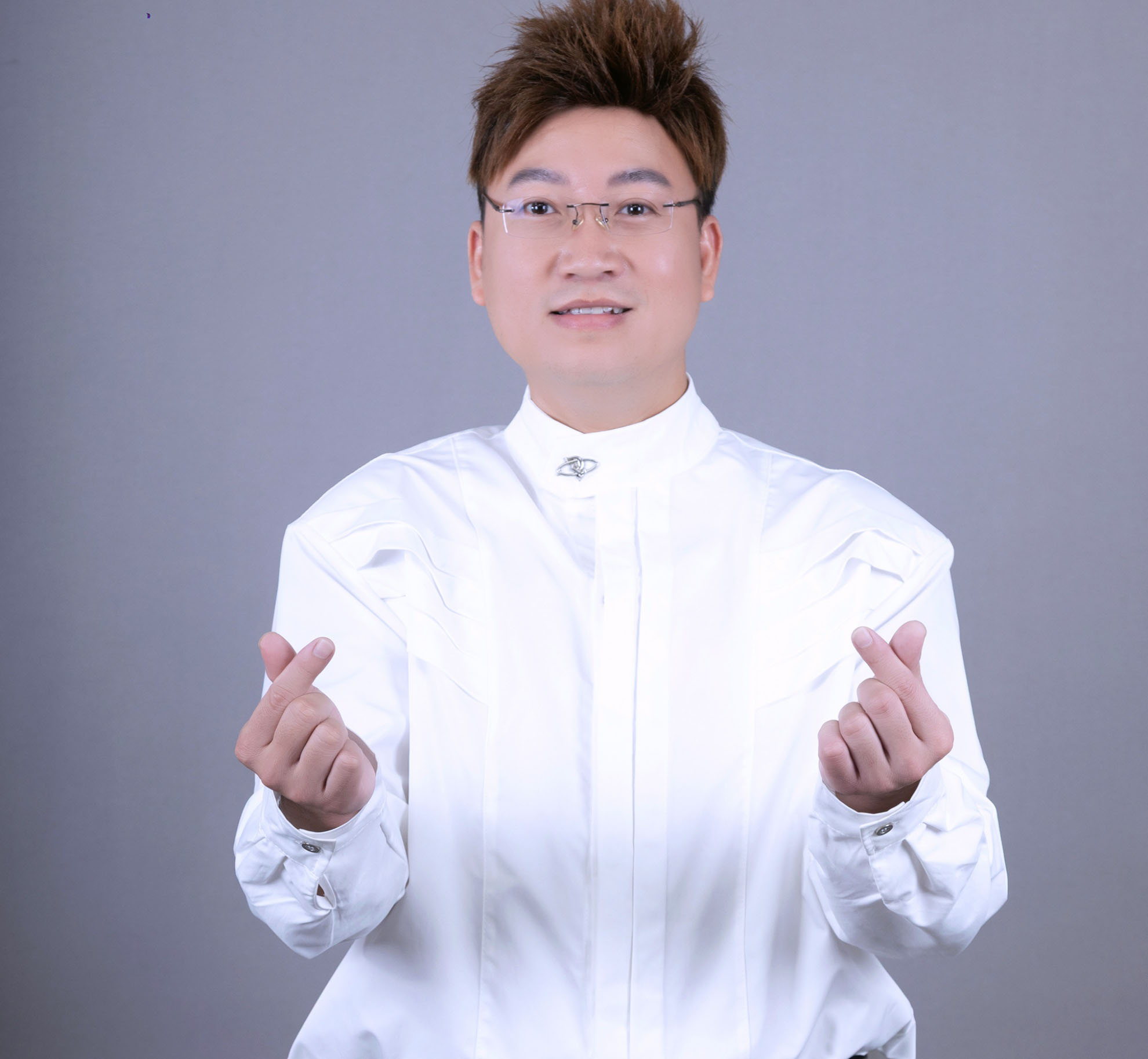 Ca nhạc sĩ Sỹ Luân: “Tôi viết nhạc không bán mà tặng cho các ca sĩ”