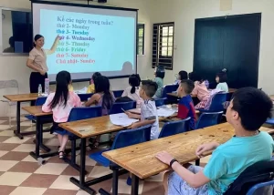 Chị Liên tại lớp học tiếng Việt miễn phí ở Malaysia ẢNH: NVCC
