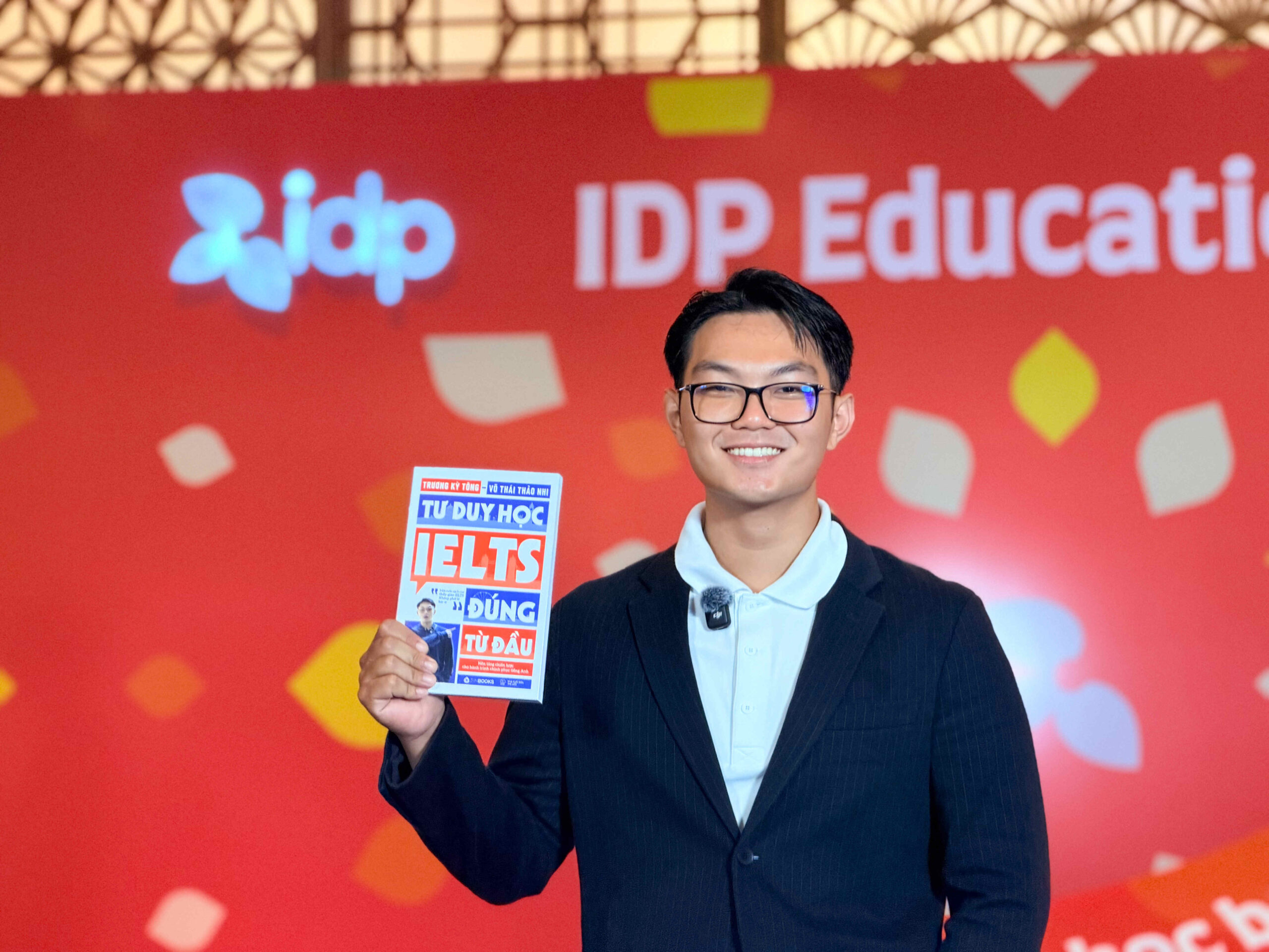 Trương Kỳ Tông, hay còn được biết đến rộng rãi trong cộng đồng học IELTS với biệt danh “Không Phải Là Bác Sĩ”,