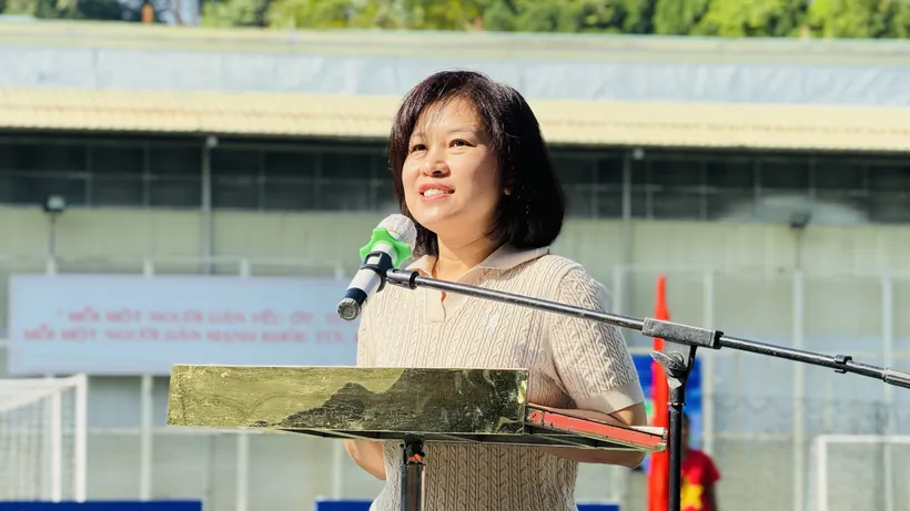 Bà Lê Thị Mỹ Hạnh phát biểu khai mạc giải đấu. Ảnh: Đình Dư