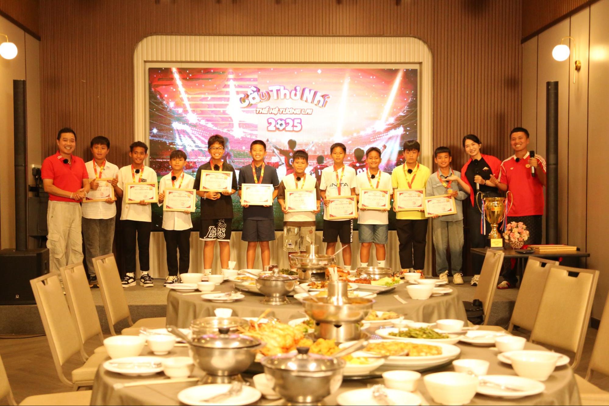 Top 15 Cầu thủ nhí với nhiều câu chuyện khác nhau, tạo nên mùa giải thành công và đầy cảm xúc.