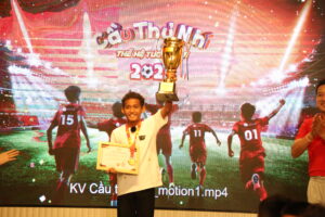 Minh Thuận nhận danh hiệu “Cầu thủ nhí xuất sắc nhất”,