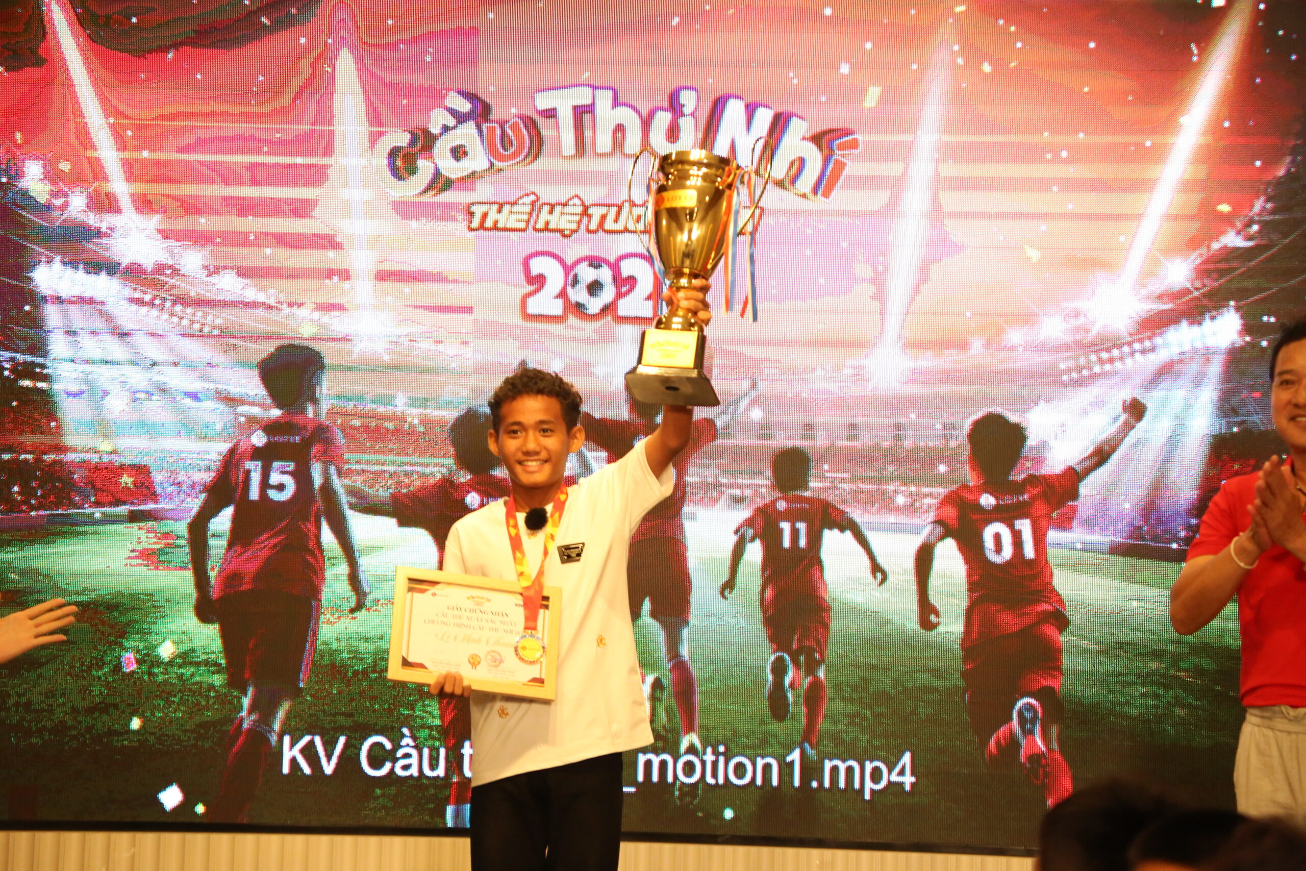 Minh Thuận nhận danh hiệu “Cầu thủ nhí xuất sắc nhất”,