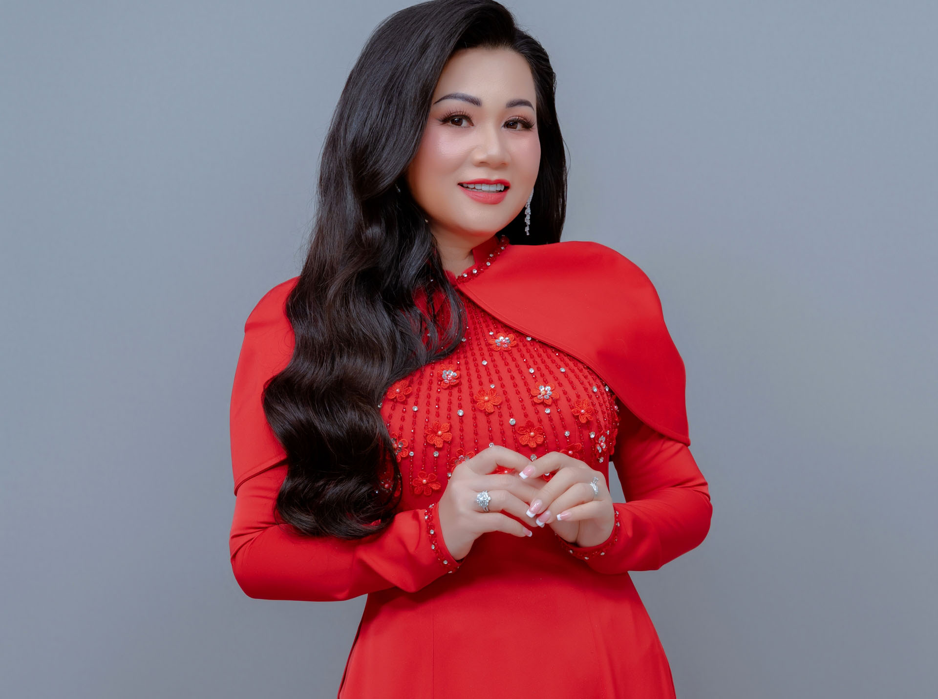 Giọng ca bolero Dương Hồng Loan tiết lộ chuyện học Luật giữa mùa dịch