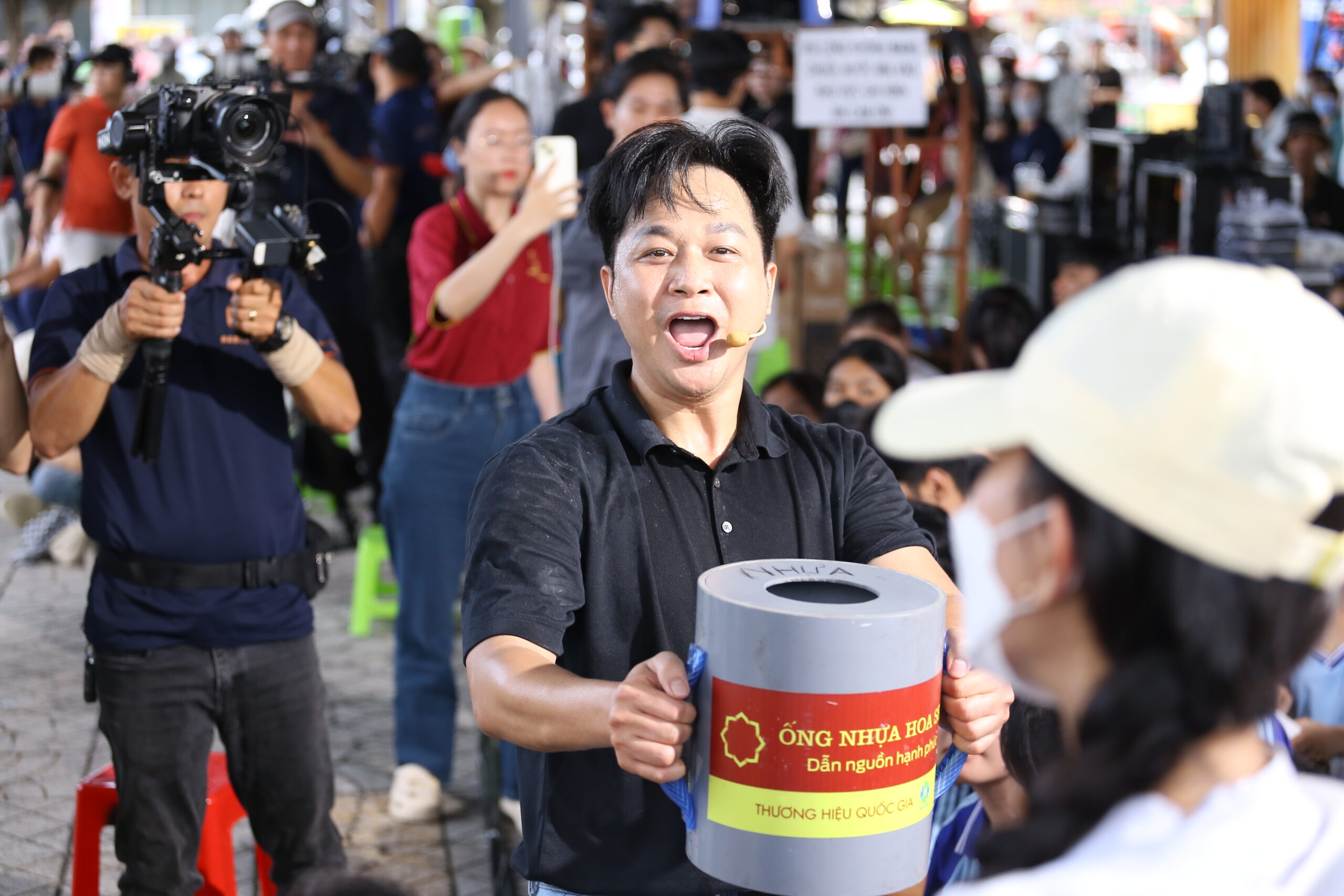 Ca sĩ Quách Tuấn Du đồng cảm sâu sắc với nỗi đau mất cha của cô bé mồ côi