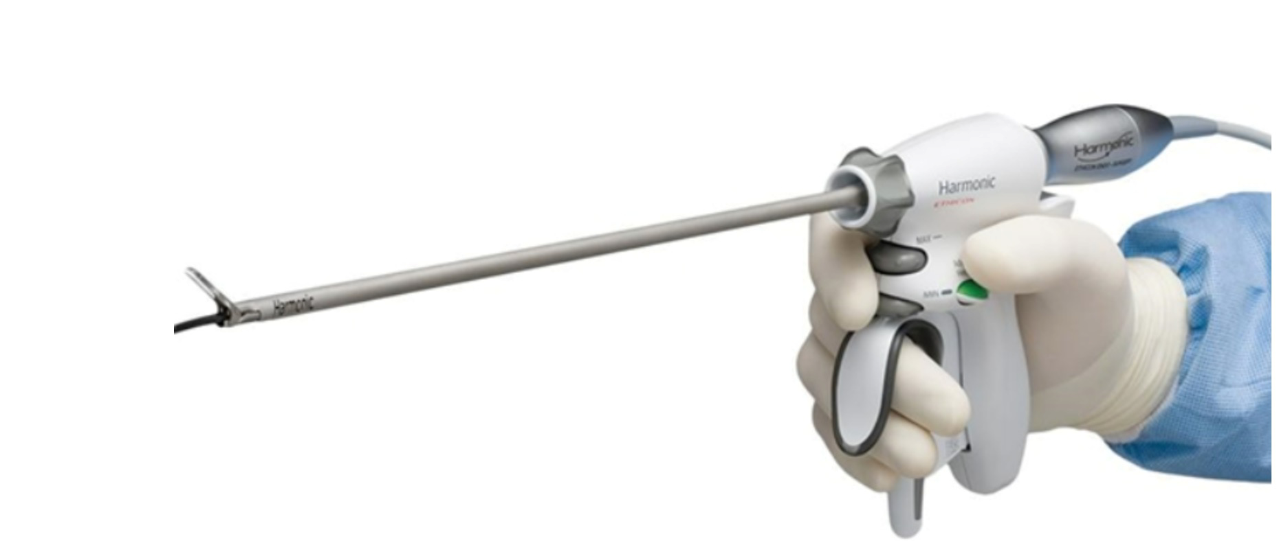 lấy mỡ ra khỏi cơ thể của PTNS giảm mỡ hoàn toàn khác hút mỡ, an toàn hơn, hiện đại hơn – dùng camera và dao siêu âm.