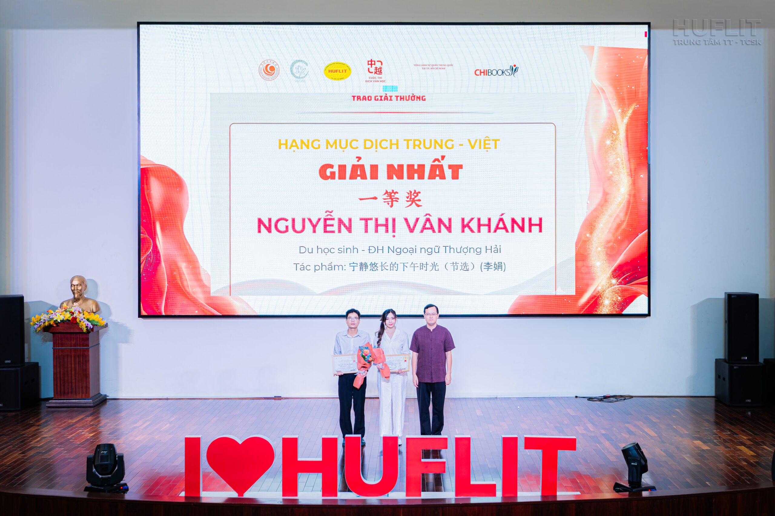 Nguyễn Thị Vân Khánh (du học sinh Đại học Ngoại ngữ Thượng Hải)