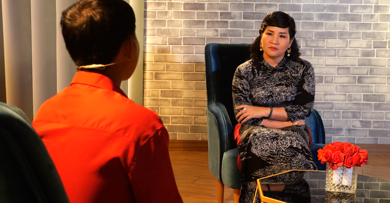 Chương trình Người Thứ 3 phát sóng định kỳ vào lúc 20h Thứ Ba hàng tuần trên kênh YouTube Jet TV Show.