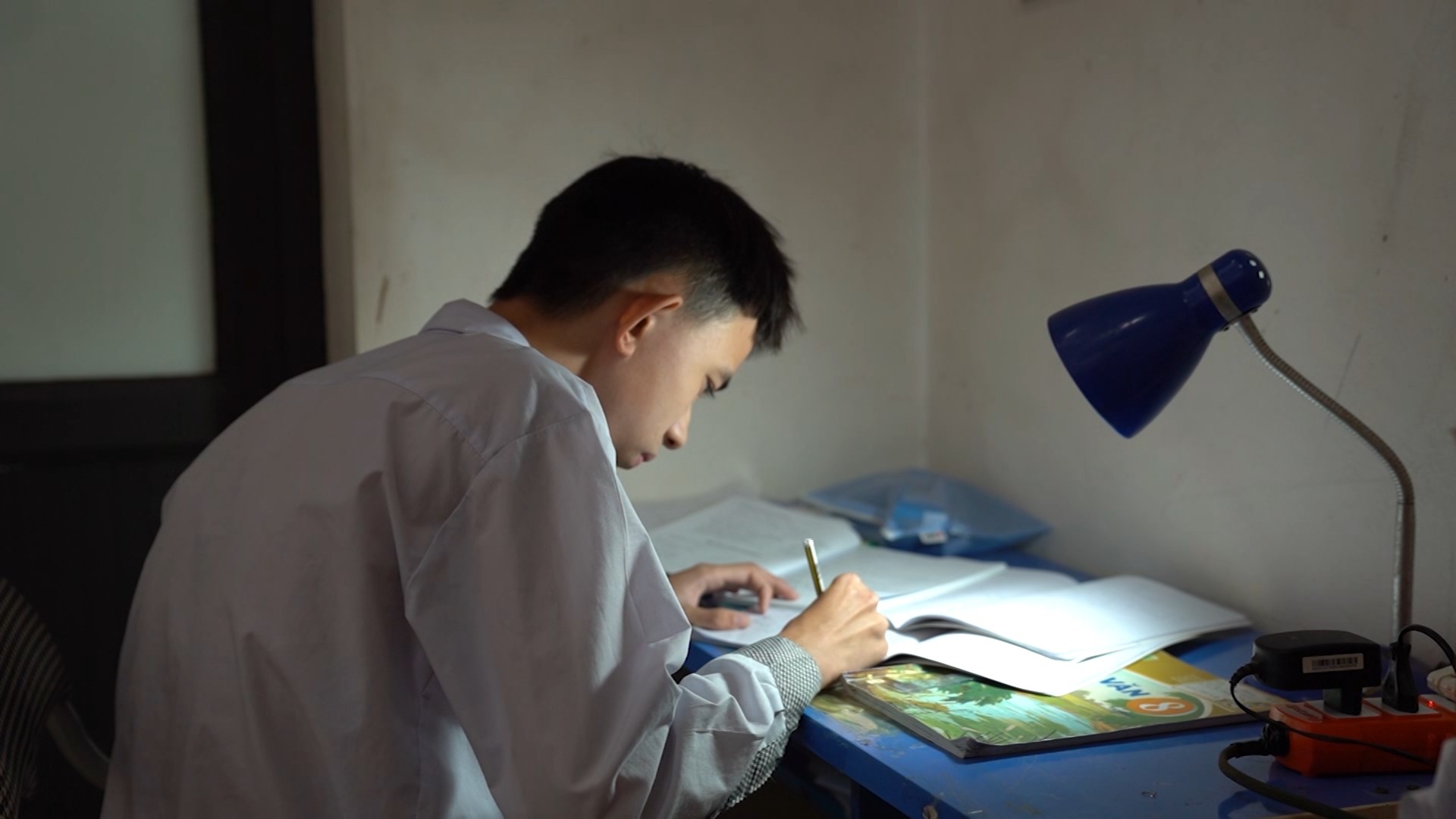 Em Nguyễn Quang Minh (sinh năm 2012) là học sinh lớp 8 Trường THCS Chính Lý, xã Lý Nhân, tỉnh Ninh Bình