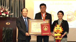 Kỷ lục gia – Bác sĩ Lâm Quang Thư