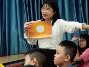 Dạy trẻ tư duy phản biện trong kỷ nguyên AI